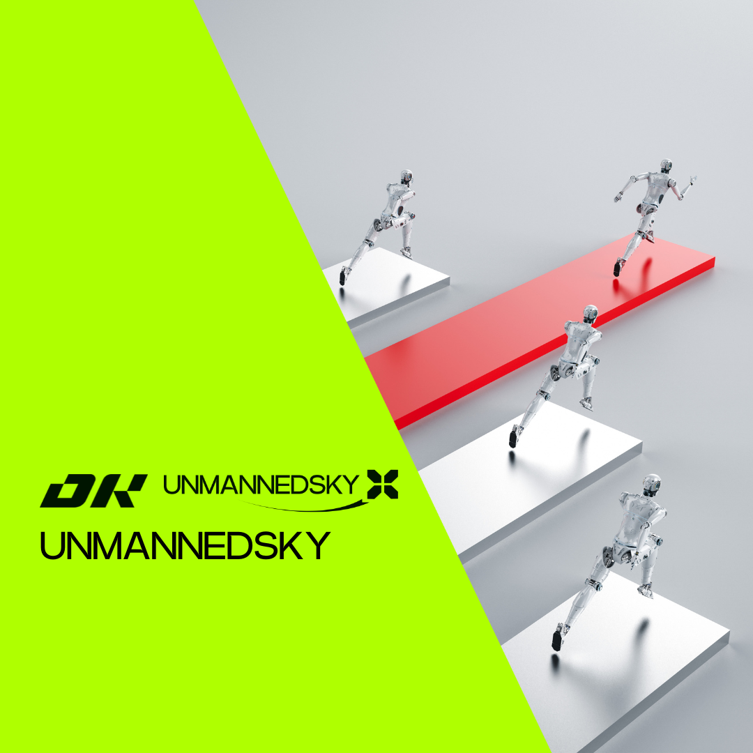 Des robots humanoïdes courent sur des plateformes blanches, l’un d’eux prenant une avance sur une piste rouge, symbolisant l’efficacité. À gauche, le logo DK et le mot UnmannedSky sur fond vert fluo.